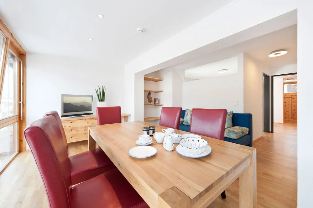 Essplatz und Wohnküche im Junior Suite-Apartment